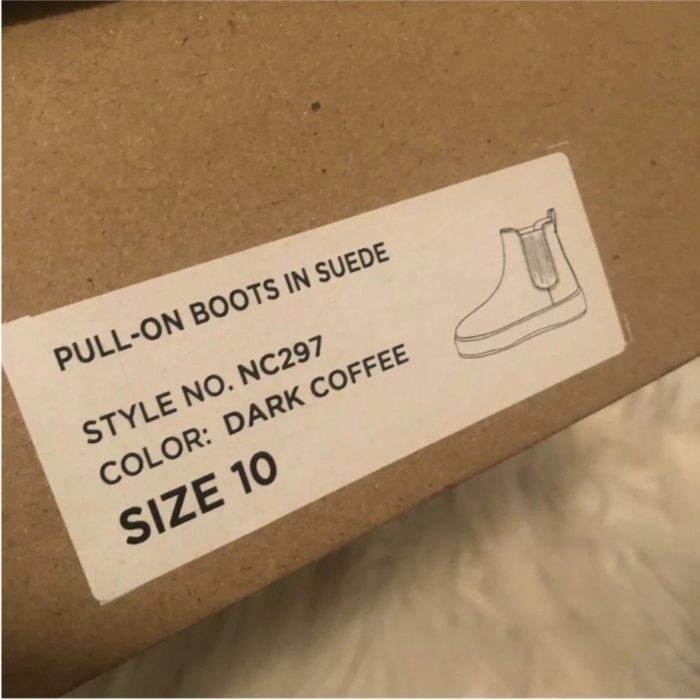 NWT The Toasty Chelsea Boot Pull On Boots in Suede Dark Coffee